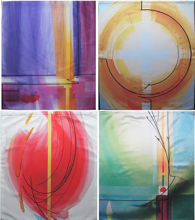 Antependien in den vier liturgischen Farben lia, weiß, rot und grün, künstlerisch gestaltet mit Kreuz, Licht, Wind und nochmal Kreuz.